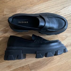 Alohas Trailblazer Loafer in Black